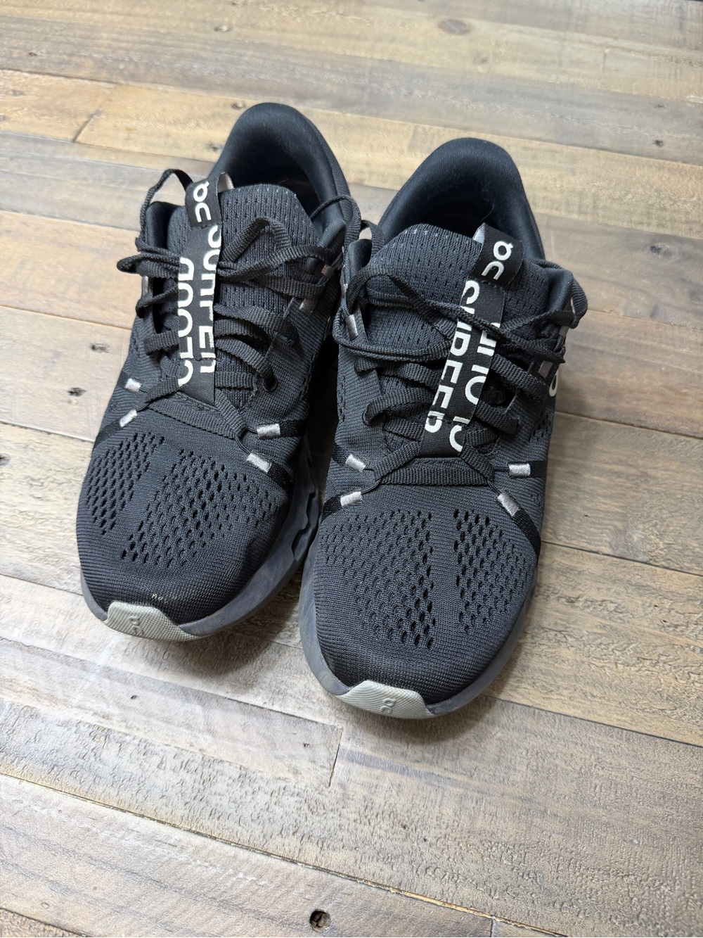 On Running Black Cloud Surfer Women's Athletic Sneakers 9.5